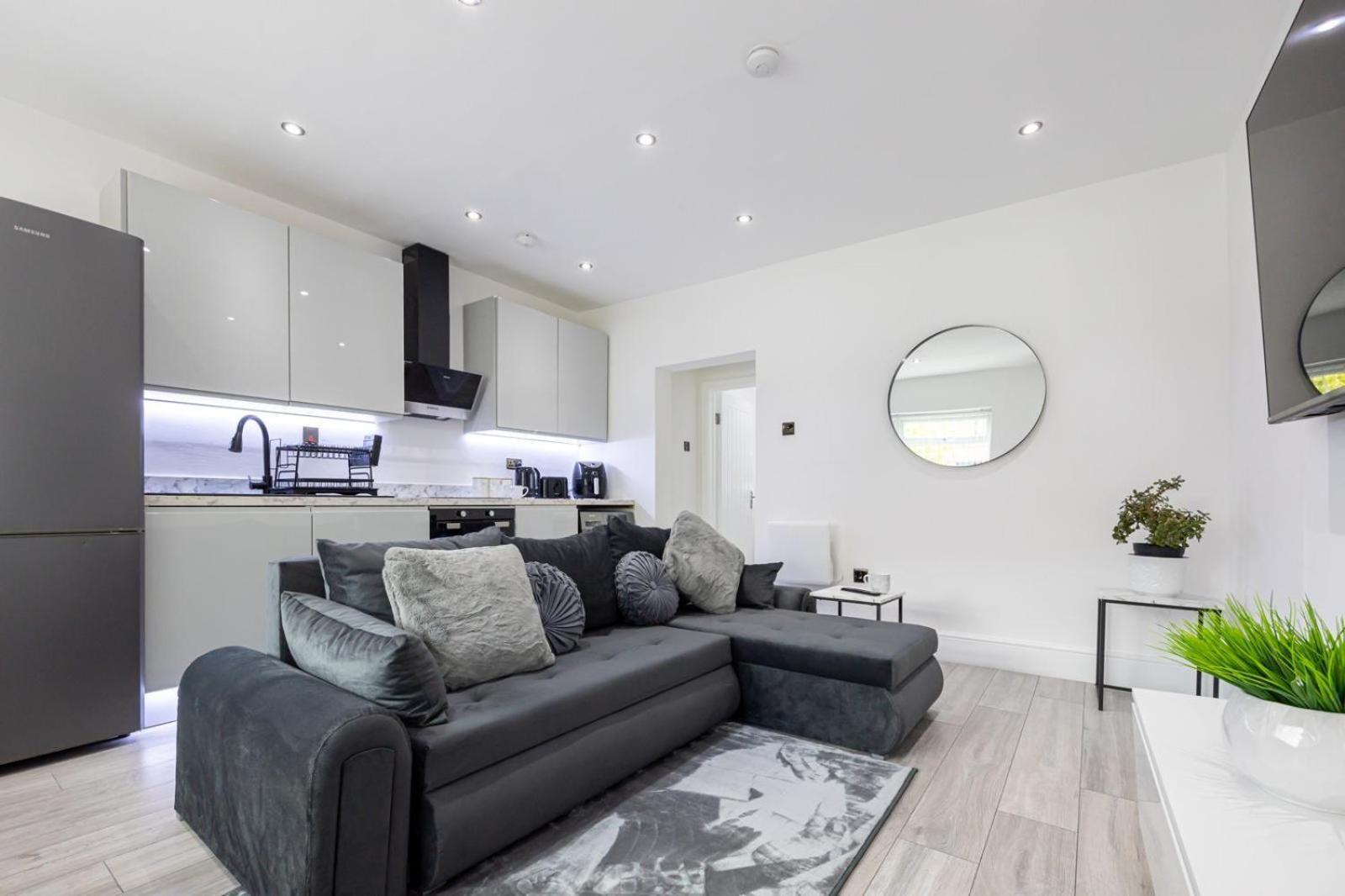 Westpoint Luxury Apartment Манчестер Номер фото
